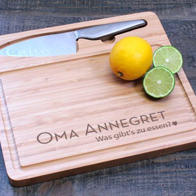 Personalisierbares Schneidebrett mit Messer - Omas gute Küche