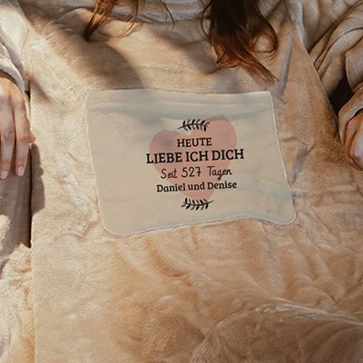 Personalisierbare Decke mit Ärmeln - Heute liebe ich dich schon seit... Tagen