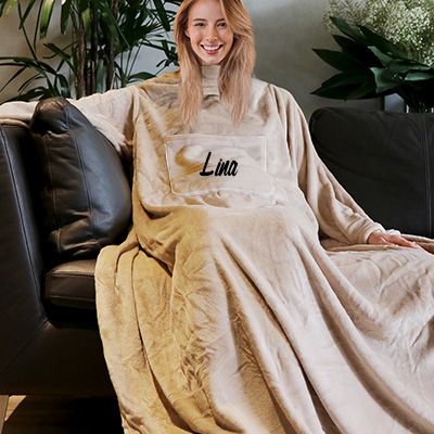 Personalisierbare Kuscheldecke mit Ärmeln - Vorname