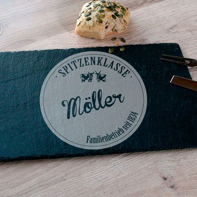 Käseplatte aus Schiefer mit Gravur