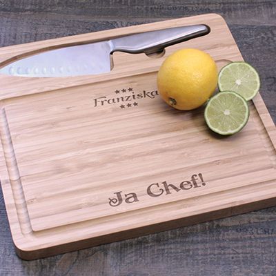 Personalisierbares Schneidebrett mit Messer
