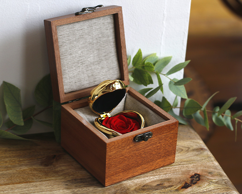 Bild 1 des Produkts Vergoldete Rosenknospe und geheime ewige Rose mit personalisierter Geschenkbox anzeigen