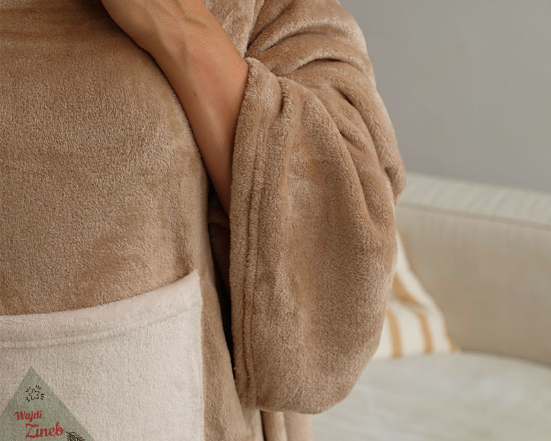 Personalisierbare Kuscheldecke mit Ärmeln - Kollektion Tannenbaum Familie