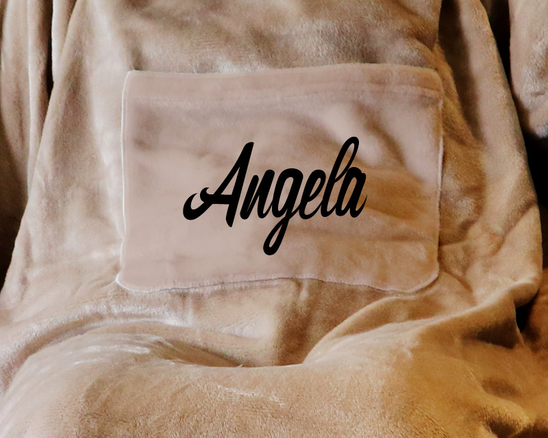 Personalisierbare Kuscheldecke mit Ärmeln - Vorname