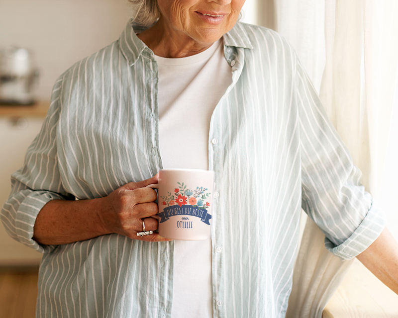 Personalisierte Tasse mit Gebäck - Blumen Oma