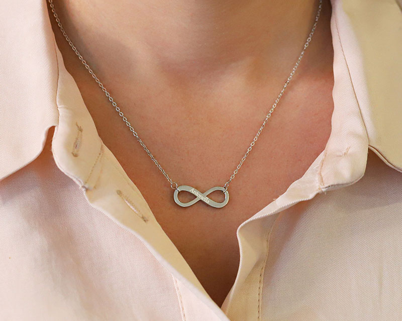 Personalisierte Infinity Halskette für Frauen - Vorname