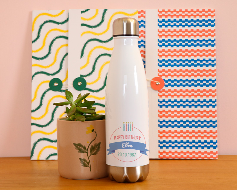 Bild 2 des Produkts Personalisierbare Isolierflasche aus Edelstahl - Kollektion Geburtstagskerzen für Frauen anzeigen