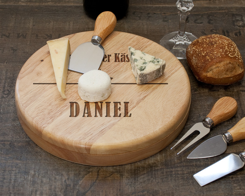Käsebrett mit Käsemessern personalisiert mit Namen