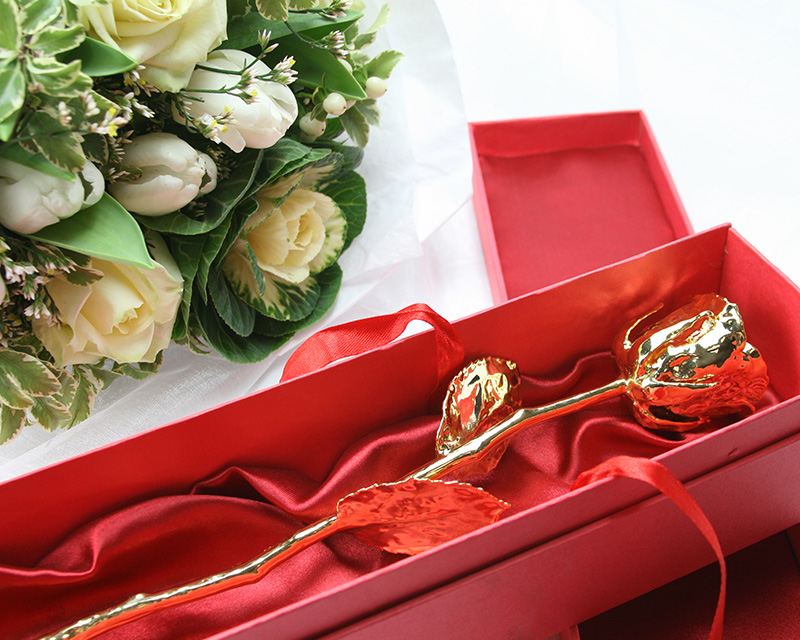 Ewige Rose aus 24 Karat Gold (36 cm) mit personalisierter Geschenkpackung