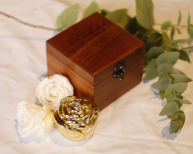 Vergoldete Rosenknospe und geheime ewige Rose mit personalisierter Geschenkbox