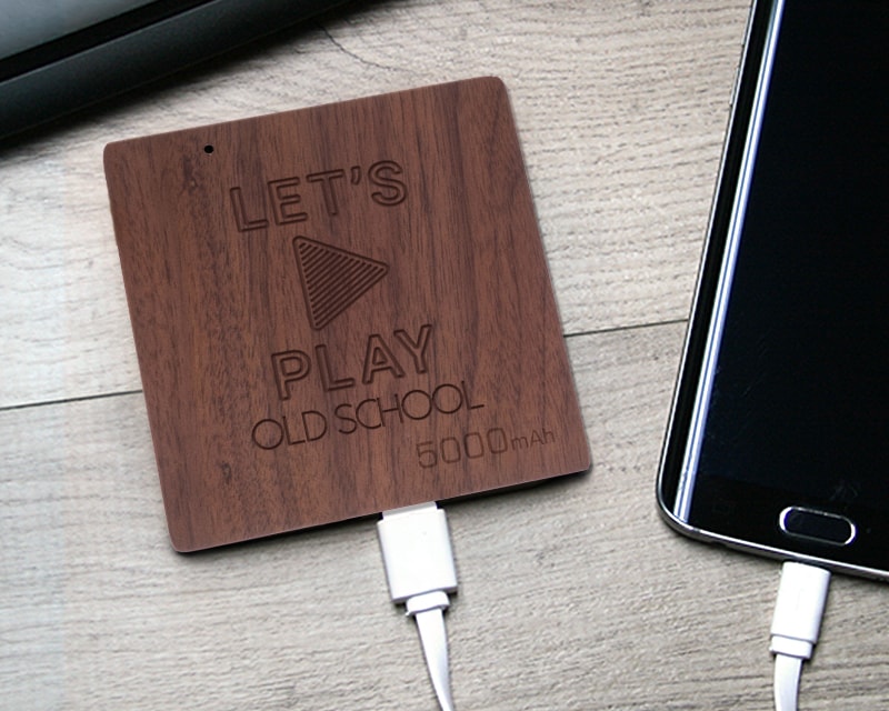 Personalisierbarer externer Akku aus Holz 5000 mAh - Let's play