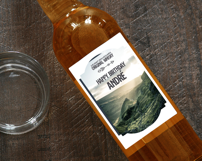Bild 1 des Produkts Personalisierbare Whiskyflasche - Die Kraft der Highlands anzeigen