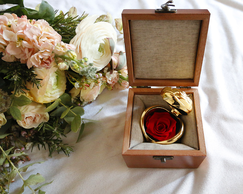 Bild 5 des Produkts Vergoldete Rosenknospe und geheime ewige Rose mit personalisierter Geschenkbox anzeigen