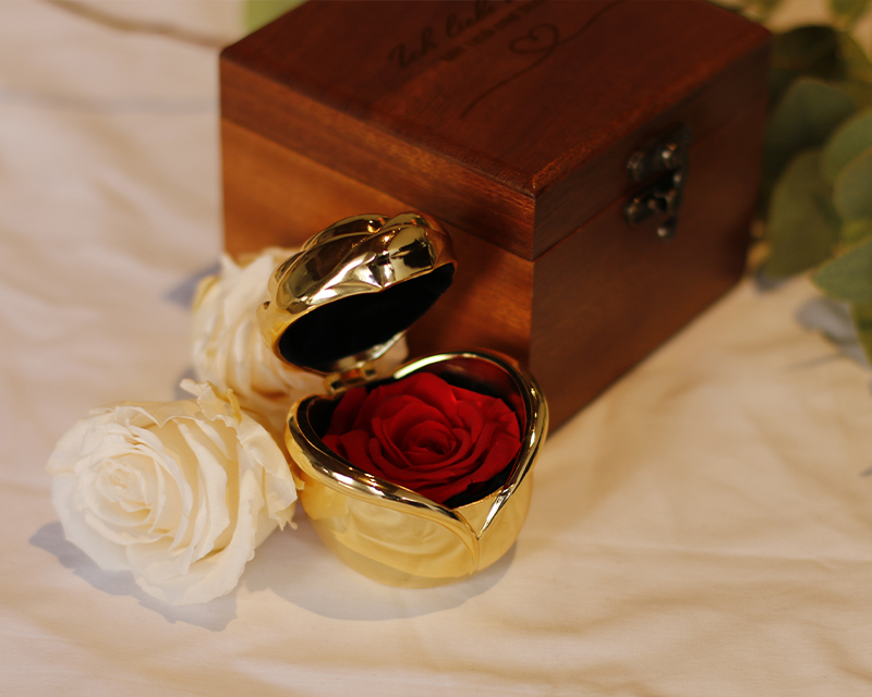 Vergoldete Rosenknospe und geheime ewige Rose mit personalisierter Geschenkbox